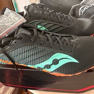Saucony spitfire 5 Mens 9.5 track spikes black green athletic running shoes.